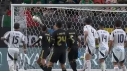 Su show de atajadas da la vuelta al mundo.