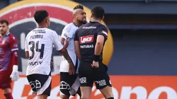 Vidal se vio enfrascado en una discusión en el árbitro Véjar.