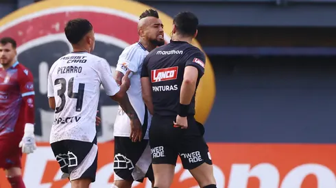 Vidal se vio enfrascado en una discusión en el árbitro Véjar.