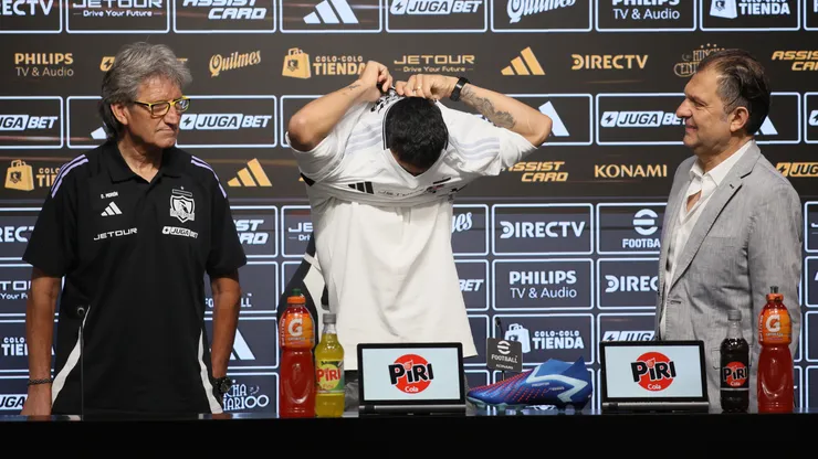 Figura de Colo Colo sorprendió con ropa de su antiguo club.
