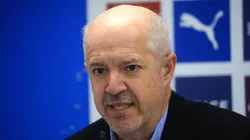 Tagle aborda el presente cruzado.