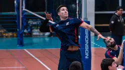 Chile perdió ante Brasil en la Copa América de Voleibol. (Fotos: Guerrerosrojosvoley y konkam_deporte, Instagram)