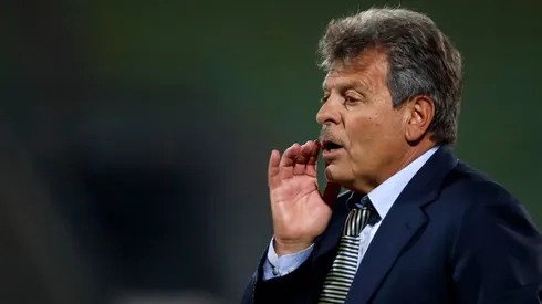 Peineta conmovió a hinchas albos en Redes Sociales.