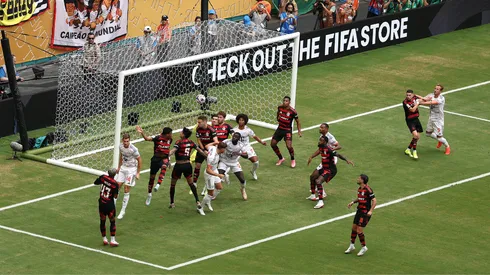 Erick Pulgar anotó un desafortunado autogol en el Mundial de Clubes.