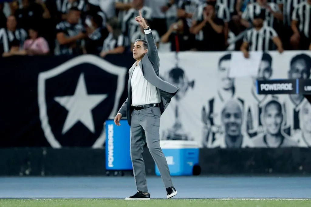 Paiva dejó de ser DT de Botafogo | Foto: Photosport