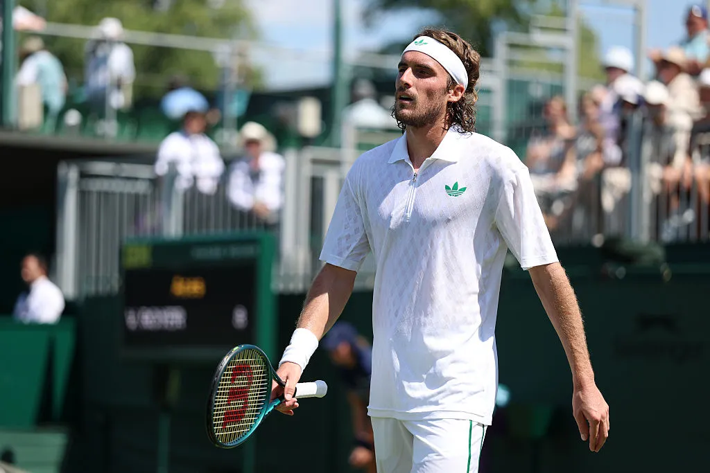 Tsitsipas se retiró en su debut en Wimbledon | Foto: Getty Images