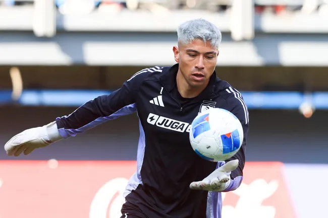Brayan Cortés vuelve a aparecer en la vitrina en este mercado de invierno. (Foto: Felipe Zanca/Photosport)