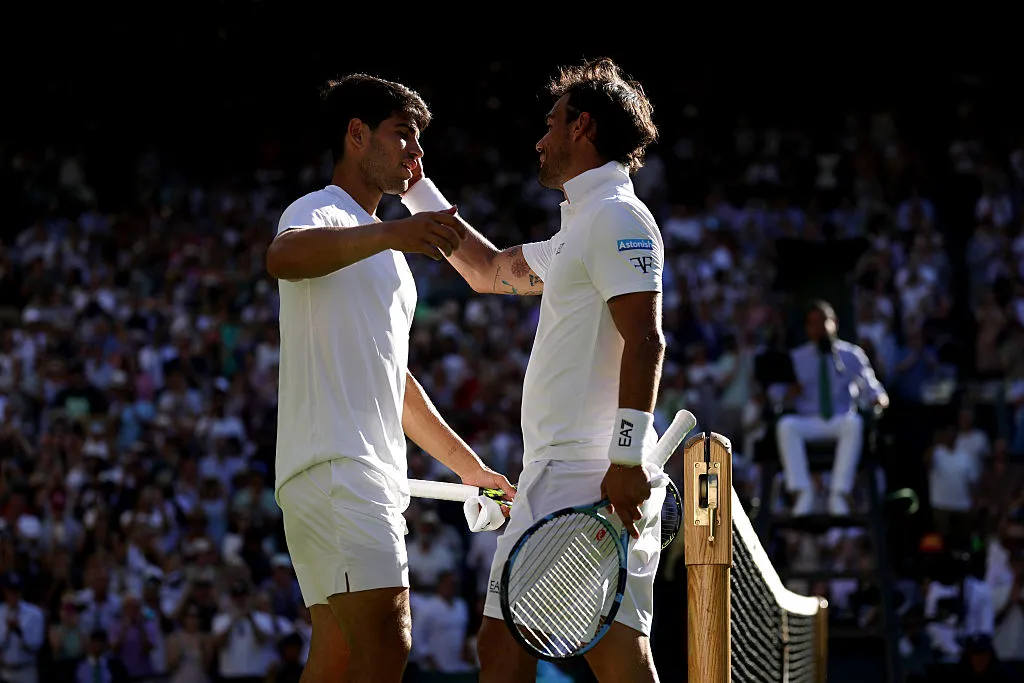 Carlos Alcaraz luchó por más de cuatro horas ante Fabio Fognini en Wimbledon (Getty Images).