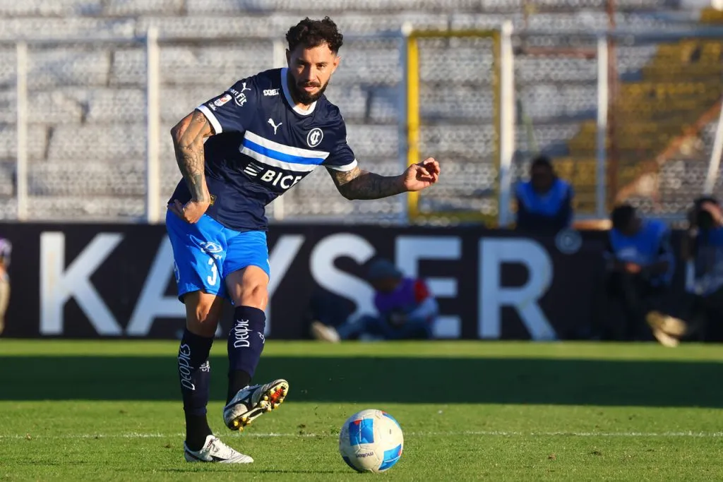 Mena será baja en la UC | Foto: Photosport