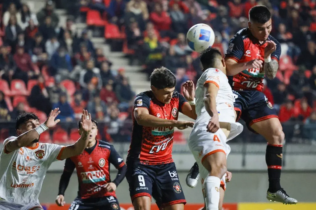 Cobreloa sufre durísima caída ante Deportes Limache. (Foto: Photosport)