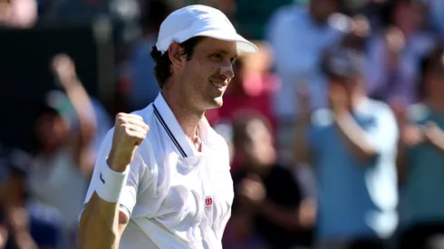 Nicolás Jarry se entusiasma en Wimbledon 2025.