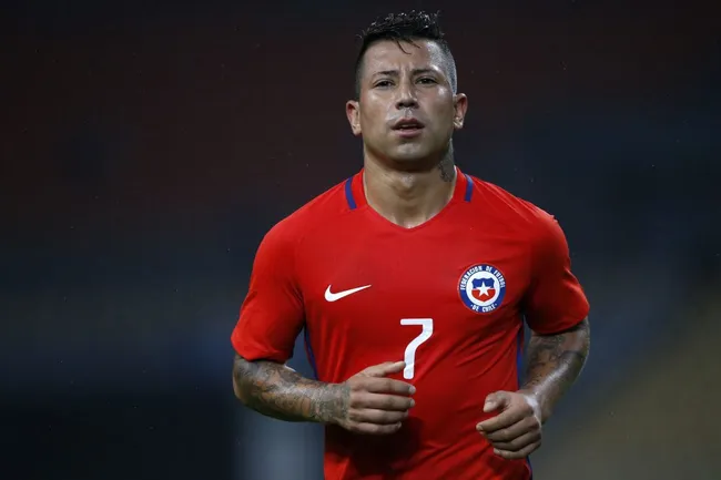 Leonardo Valencia se ilusiona con volver a La Roja.