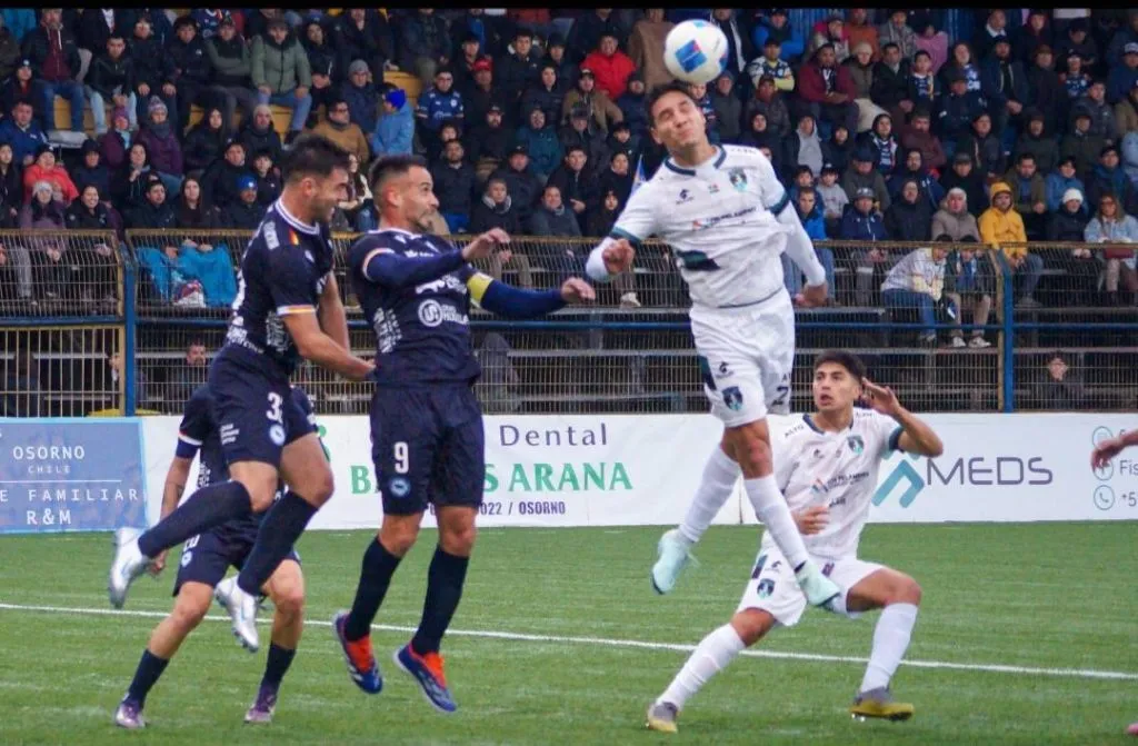 Juan Pablo Miño fue expulsado en la derrota de Brujas de Salamanca ante Provincial Osorno.