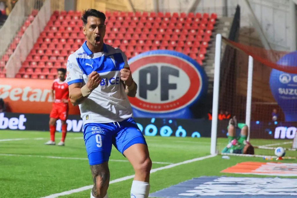 Zampedri ya huele el clásico ante Colo Colo | Foto: Photosport