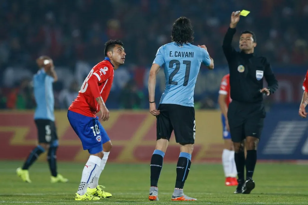 Jara y un momento icónico con Cavani | Foto: Photosport