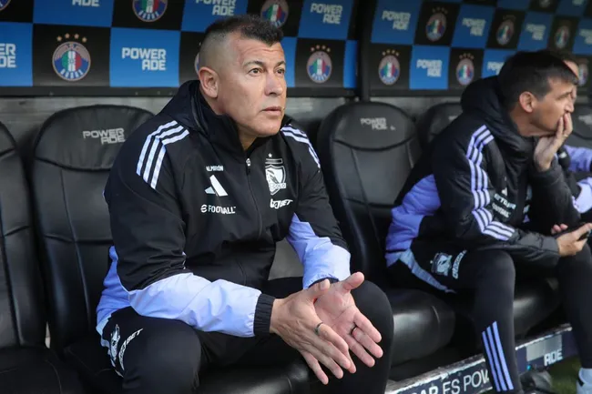 Jorge Almirón prepara varios cambios en el once de Colo Colo (Photosport).