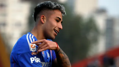 Lucas Assadi recibió un tierno regalo antes de anotar para Universidad de Chile.