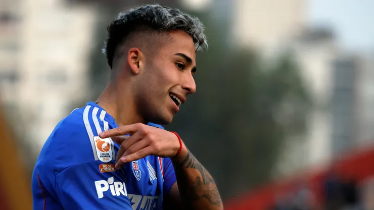 Lucas Assadi recibió un tierno regalo antes de anotar para Universidad de Chile.