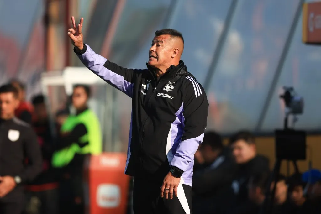 Jorge Almirón no se juega su continuidad en Colo Colo en el Superclásico, asi lo mencionó Aníbal Mosa. (Foto: Photosport)