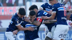 Figura de Universidad Católica cuestionó la cancha del Estadio Santa Laura.