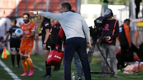 Héctor Almandoz no sigue en Curicó Unido. (Foto: Photosport)