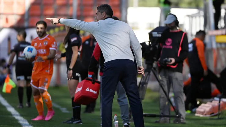 Héctor Almandoz no sigue en Curicó Unido. (Foto: Photosport)