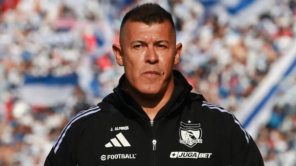 Jorge Almirón recibió duras críticas tras la caída de Colo Colo ante la UC.