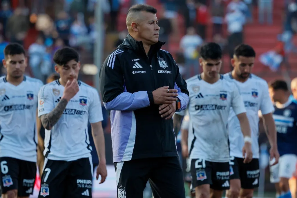 Almirón y sus dirigidos no encontraron respuesta ante la UC. | Foto: Photosport