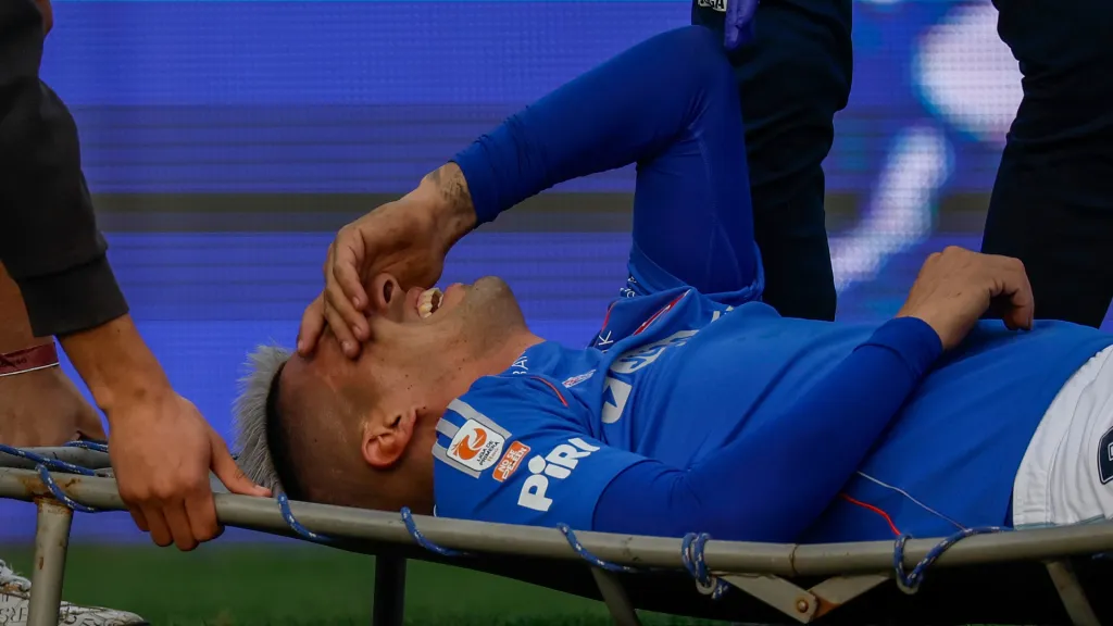 Leandro Fernández está con un pie fuera del Superclásico ante Colo Colo.