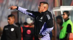 Cuestionan al entrenador Jorge Almirón de Colo Colo.