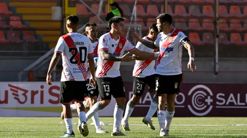Curicó Unido queda sin proveedor de indumentaria deportiva. (Foto: Photosport)