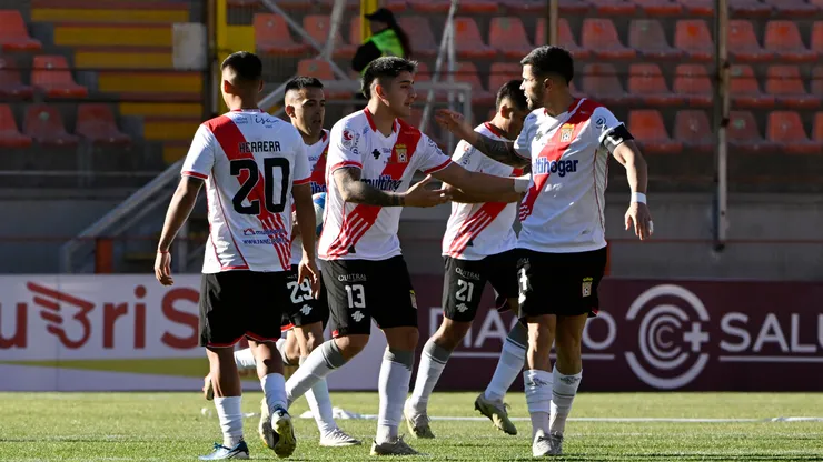 Curicó Unido queda sin proveedor de indumentaria deportiva. (Foto: Photosport)