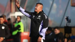 Jorge Almirón repetirá el mismo once que cayó ante la UC (Photosport).