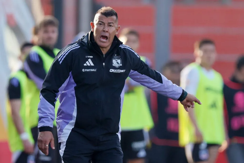 Almirón muy cuestionado en Colo Colo. | Foto: Photosport
