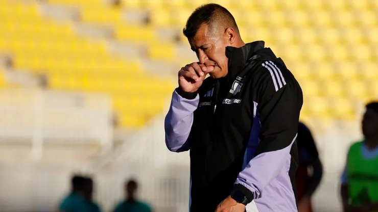 Almirón tendría los días contados en Colo Colo.