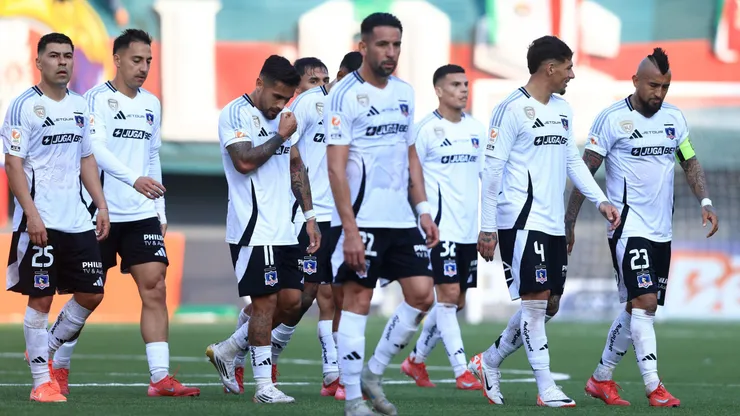 En Colo Colo reciben golpe tras golpe previo al Superclásico.