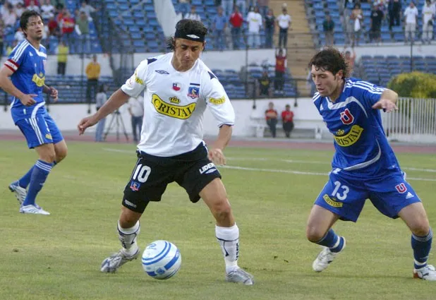 En 2007 fue la última vez que la U y Colo Colo llevaron el mismo ‘main sponsor’.
