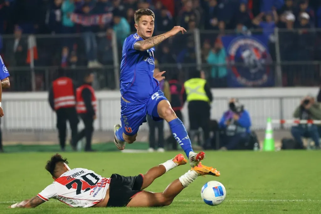 Franco Calderón salió de la formación titular de Universidad de Chile para recibir a Colo Colo.