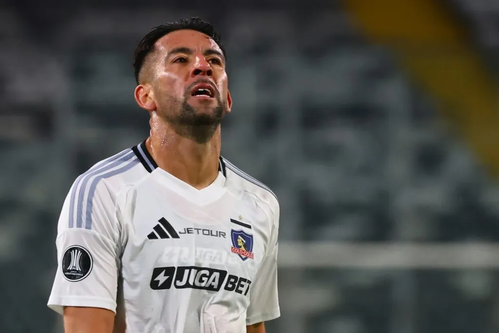Mauricio Isla tiene incierto futuro en Colo Colo (Foto: Jonnathan Oyarzun/Photosport)
