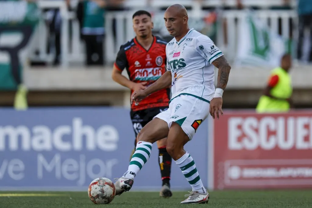 Sergio Felipe pasó de Rangers a Santiago Wanderers. Según menciona Felipe Muñoz, el paso al Decano se dio el mismo día que el elenco de la Región del Maule no logró el Ascenso. (Foto: Photosport)