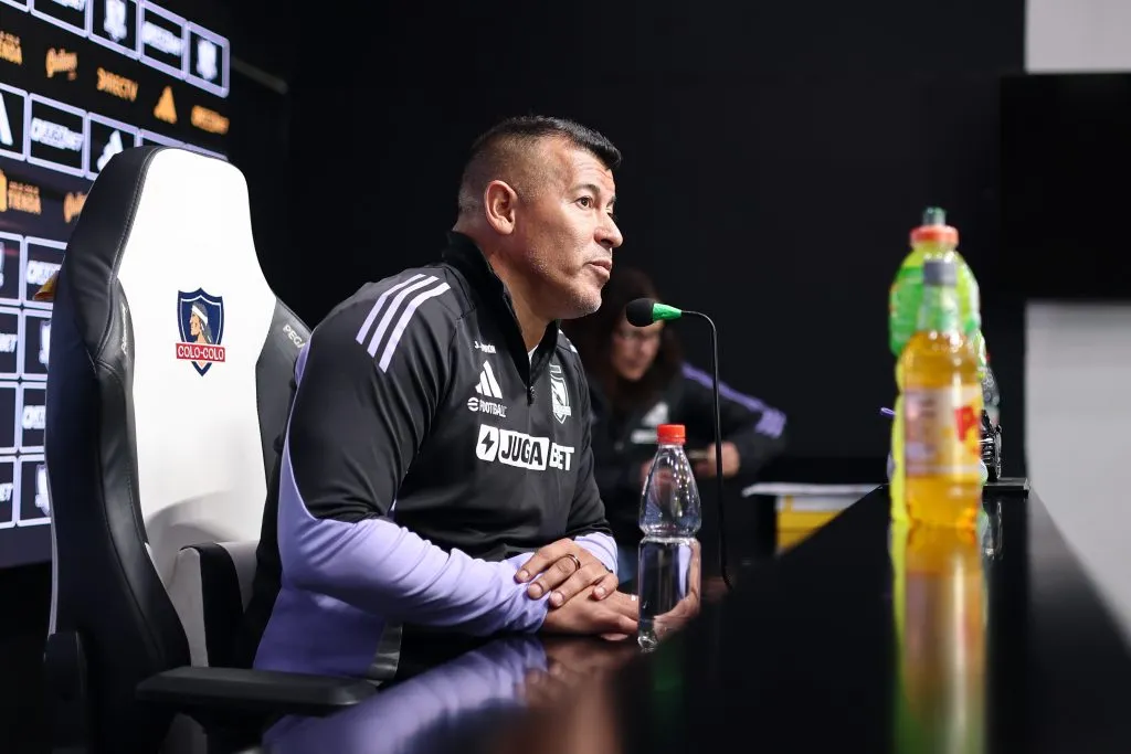 Jorge Almirón en la conferencia de prensa previo al Superclásico. (Foto: Javier Torres/Photosport)