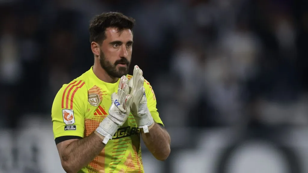 Fernando De Paul genera un enorme drama en el pórtico albo
 (Foto: Felipe Zanca/Photosport)