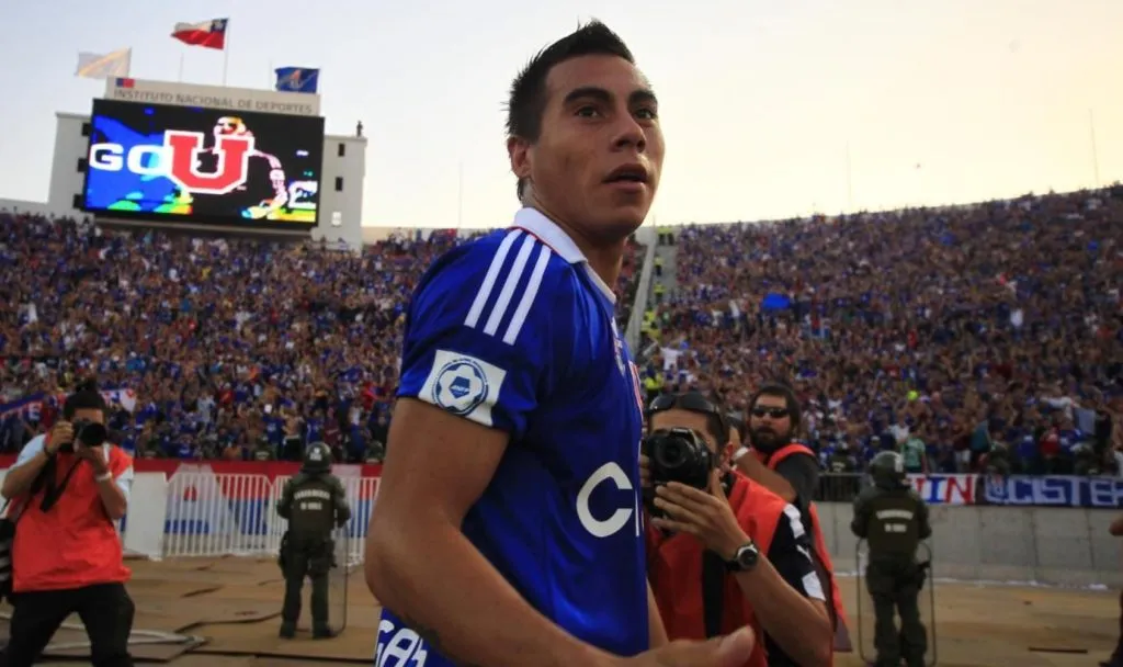 El retorno de Eduardo Vargas a la Universidad de Chile debe seguir esperando.