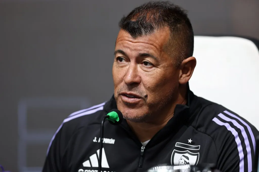 Jorge Almirón tiene muchas bajas en Colo Colo. (Foto: Photosport)