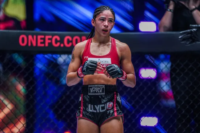 La campeona mundial de muay thai, Allycia Hellen Rodrigues, intentará revalidar su título | FOTO: Getty Images