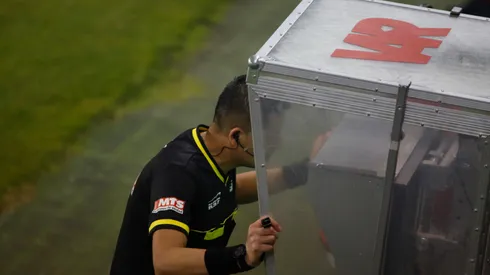 El VAR tendrá altoparlantes en el Superclásico (Photosport).