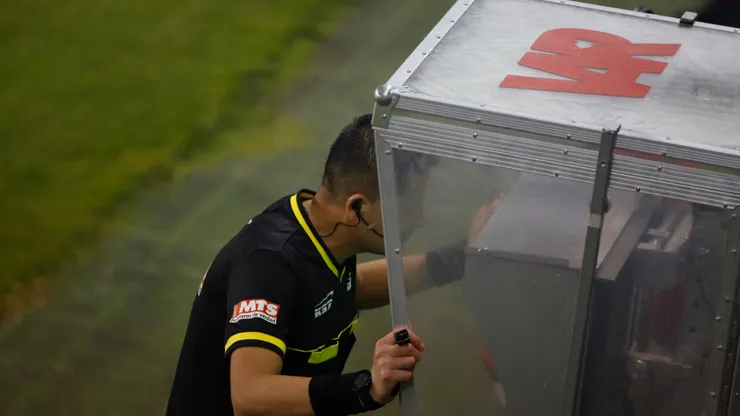 El VAR tendrá altoparlantes en el Superclásico (Photosport).