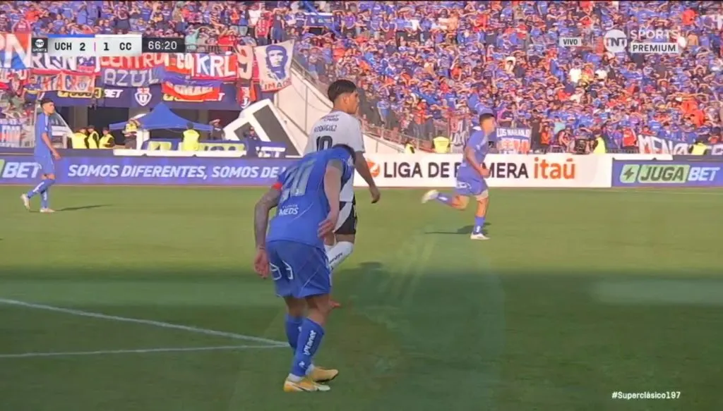 Aránguiz alarma a toda la U | Foto: Captura