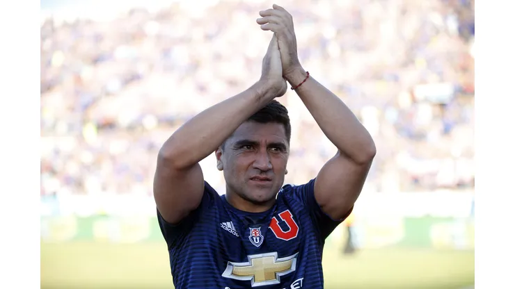 David Pizarro preocupado del arbitraje.