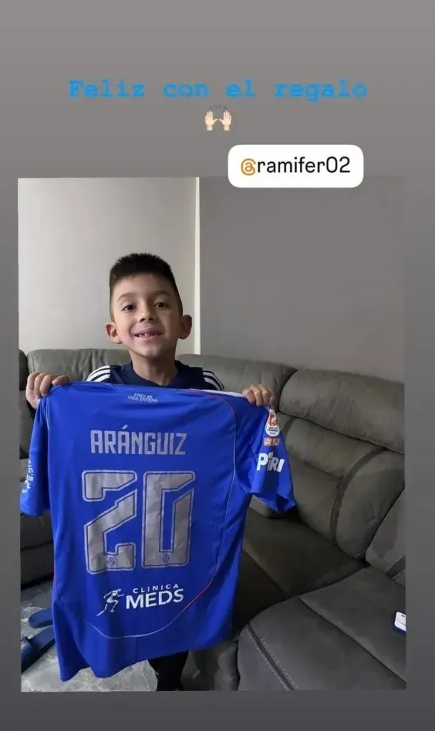 Ramiro Fernández se quedó con la camiseta de Charles Aránguiz tras el Superclásico ganado por Universidad de Chile.